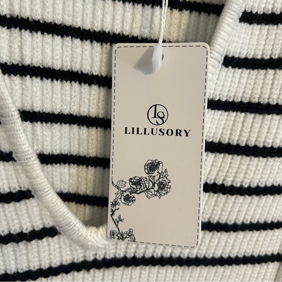 NWT XL Lillusory White and Black Striped V Neck Knit Sweater Vest - Picture 3 of 8